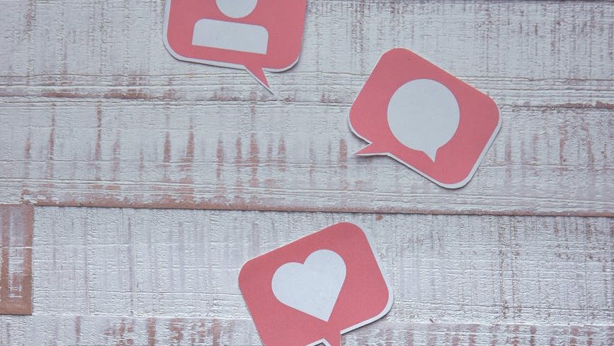 Pink conversation boxes with social media icons inside
